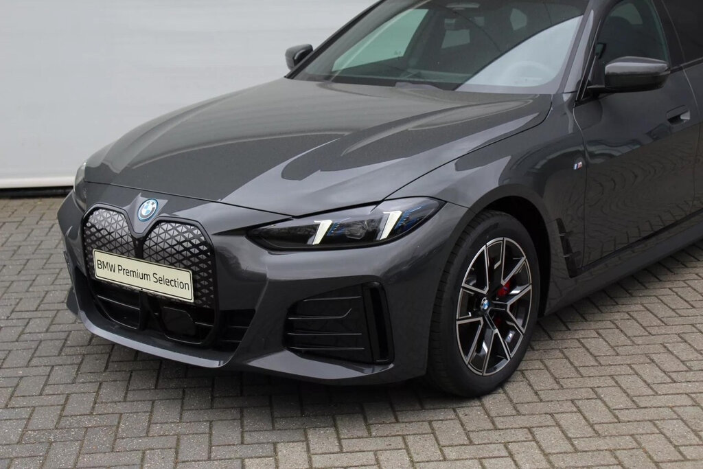 BMW i4 27