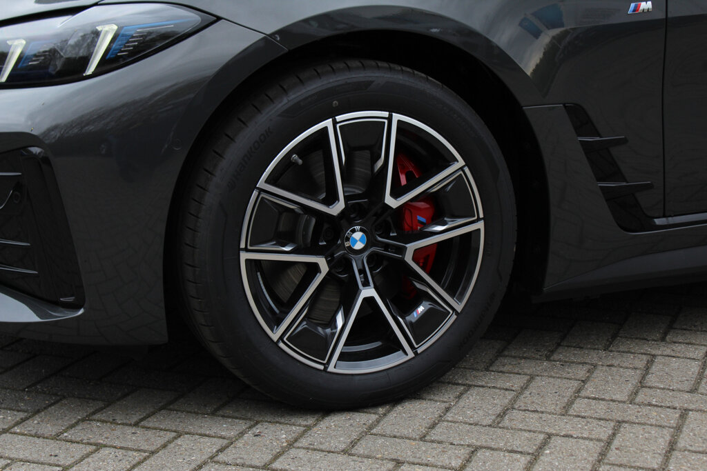 BMW i4 35