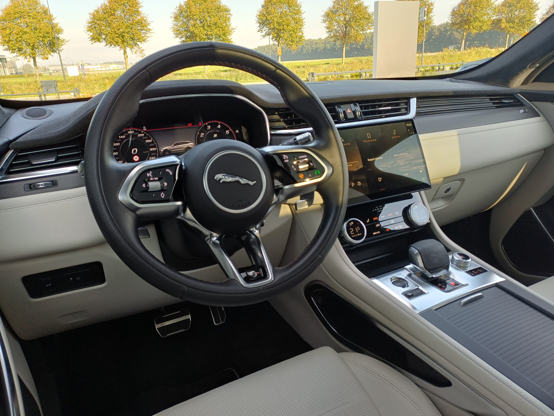Jaguar F-PACE 5.0 P550 550pk AWD V8 SVR - Afbeelding 2