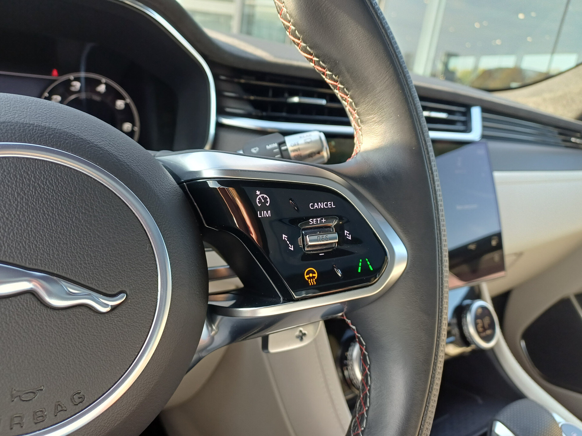 Jaguar F-PACE 5.0 P550 550pk AWD V8 SVR - Afbeelding 3