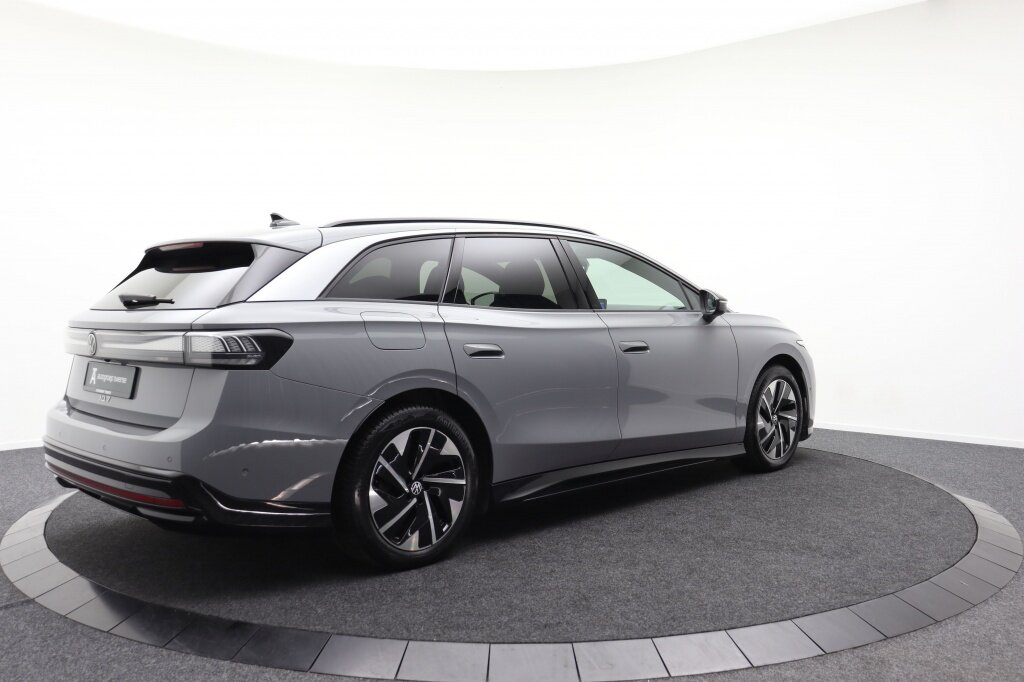 Volkswagen ID.7 Tourer Pro | Adaptieve cruise | Elekt. Trekhaak | HUD | Keyless - Afbeelding 2