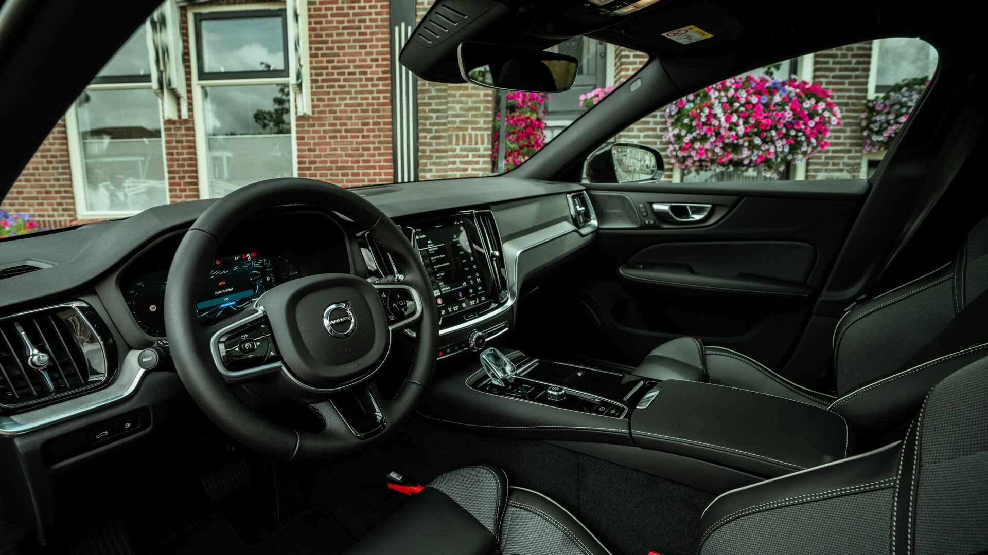 Volvo V60 T8 455PK Plug-in hybrid AWD Plus Dark - Afbeelding 5