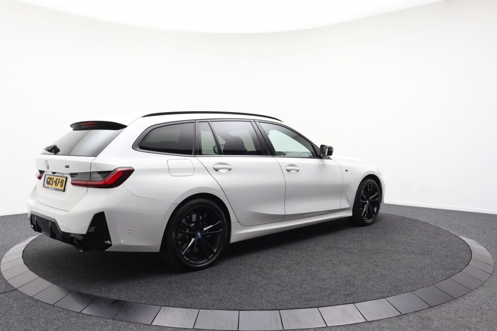 BMW 3 Serie Touring 330e M-Sport | Adaptieve cruise | Pano | Elekt. trekhaak - Afbeelding 2