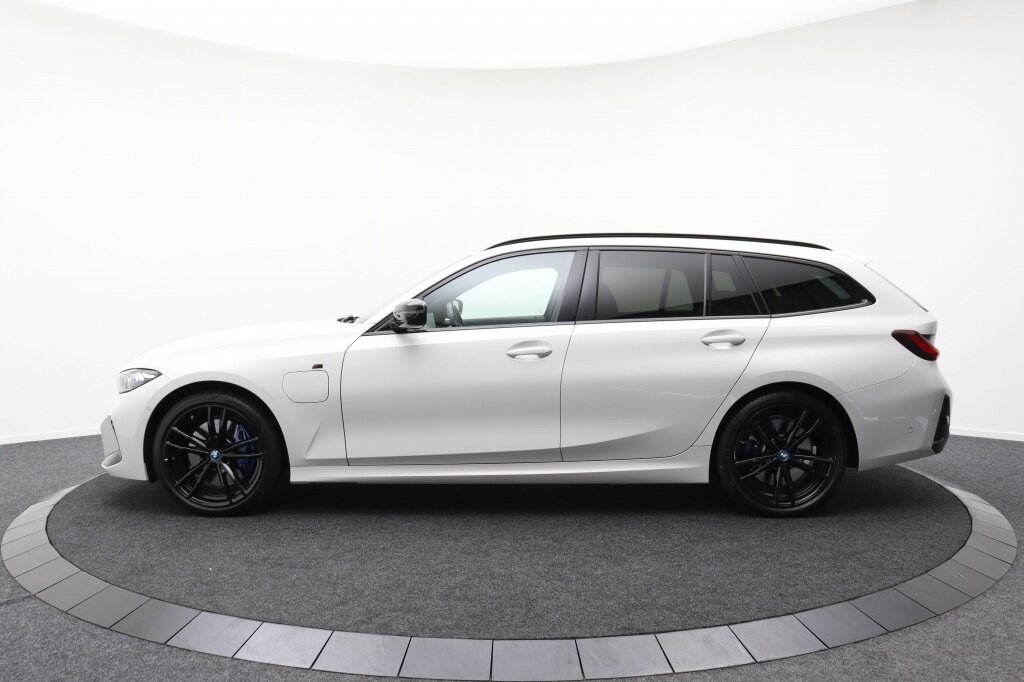 BMW 3 Serie Touring 330e M-Sport | Adaptieve cruise | Pano | Elekt. trekhaak - Afbeelding 4