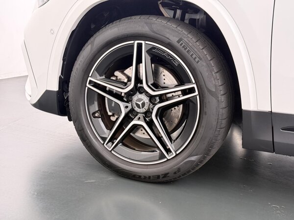 19'' 5 dubbelspaaks lichtmetalen AMG-velgen 19'' 5 dubbelspaaks lichtmetalen AMG-velgen
