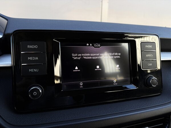 Apple Carplay/Android Auto Apple Carplay/Android Auto