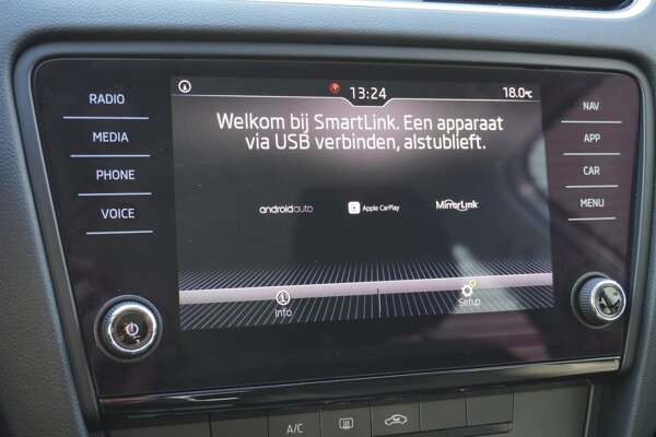 Apple Carplay/Android Auto Apple Carplay/Android Auto