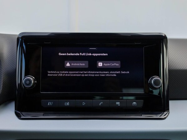 Apple Carplay/Android Auto Apple Carplay/Android Auto