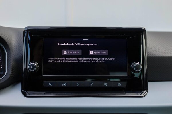 Apple Carplay/Android Auto Apple Carplay/Android Auto