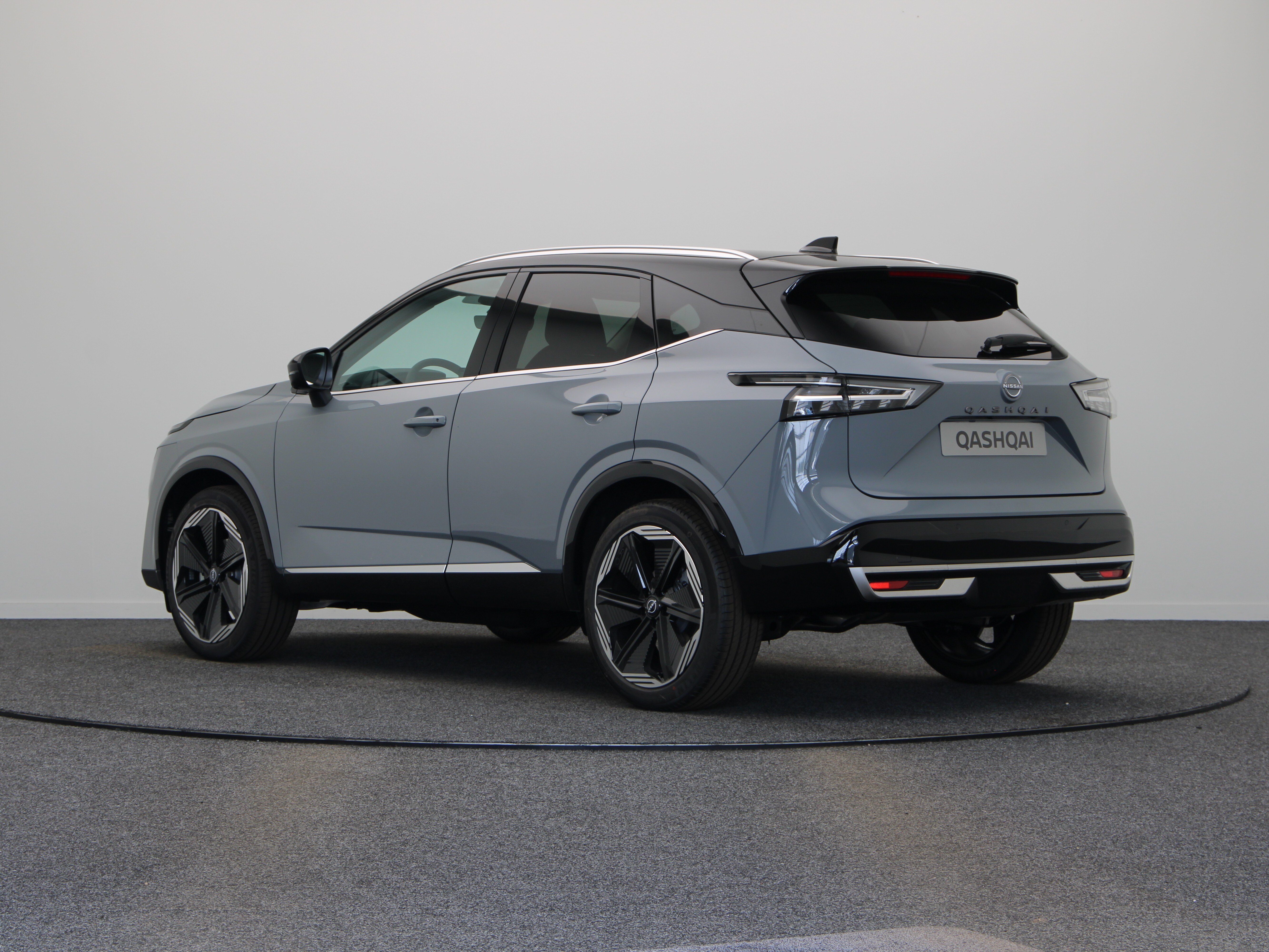 Nissan QASHQAI Tekna Plus + Two Tone Mild-Hybrid 158 Xtronic