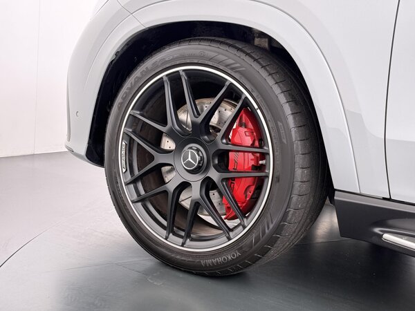 22" kruisspaaks lichtmetalen AMG gesmede-velgen 22" kruisspaaks lichtmetalen AMG gesmede-velgen
