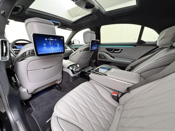 MBUX High-End Rear Seat Entertainment systeem MBUX High-End Rear Seat Entertainment systeem
