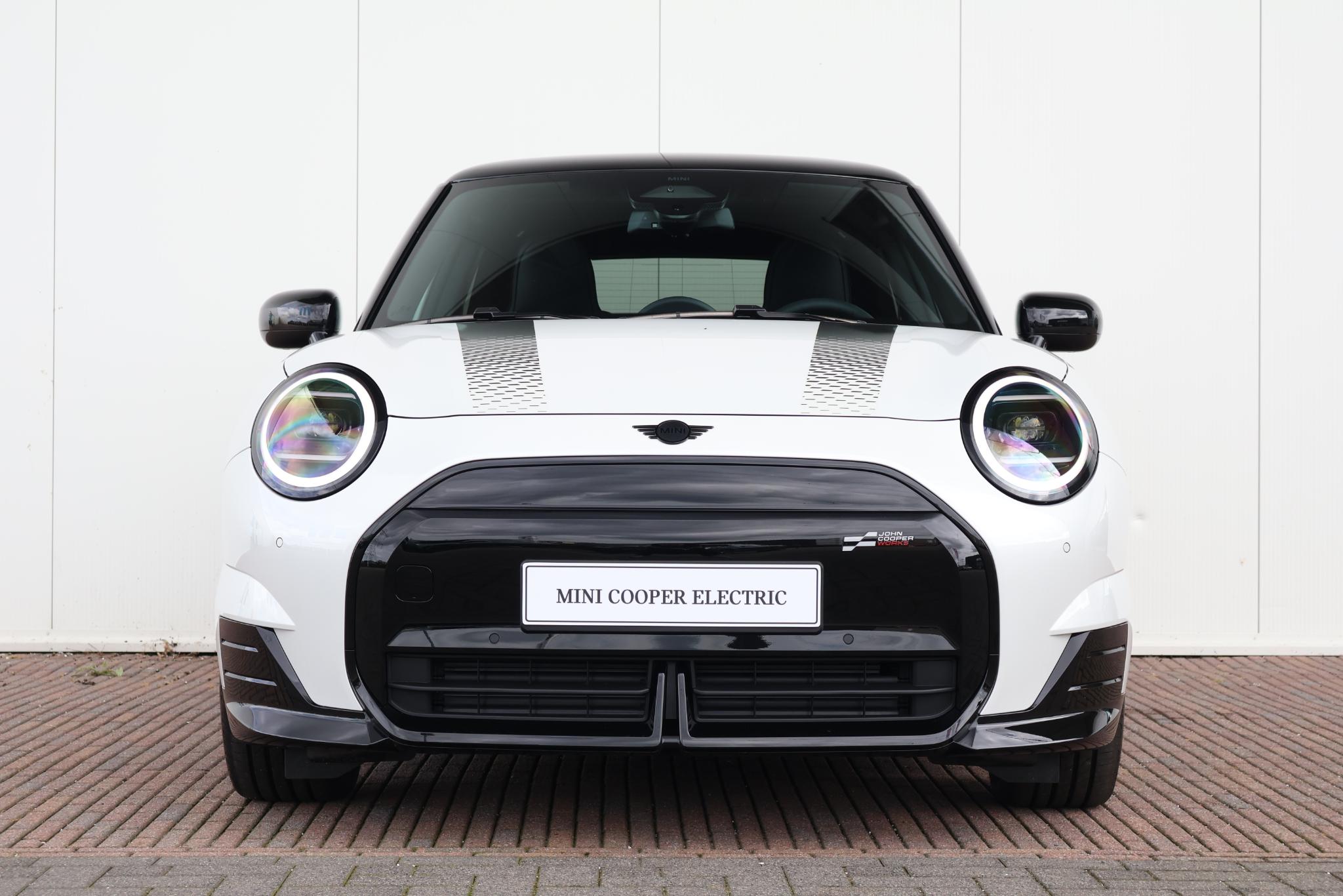MINI Electric Cooper SE John Cooper Works M 54.2 kWh - Afbeelding 2