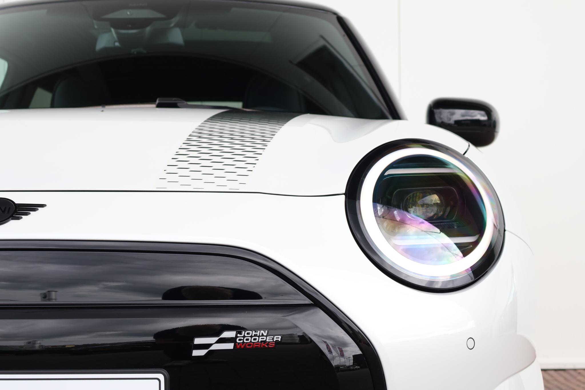MINI Electric Cooper SE John Cooper Works M 54.2 kWh - Afbeelding 3