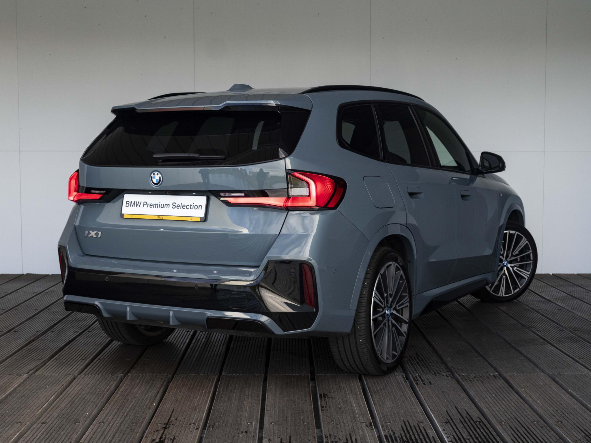 BMW iX1