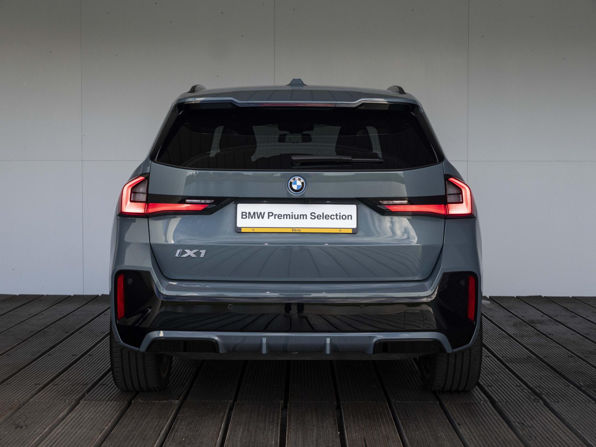 BMW iX1
