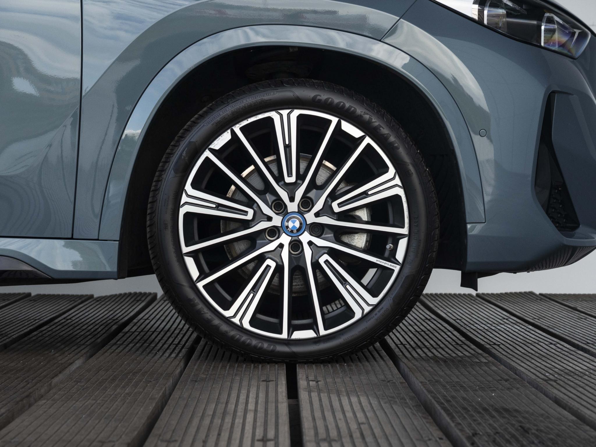BMW iX1