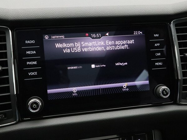 Apple Carplay/Android Auto Apple Carplay/Android Auto