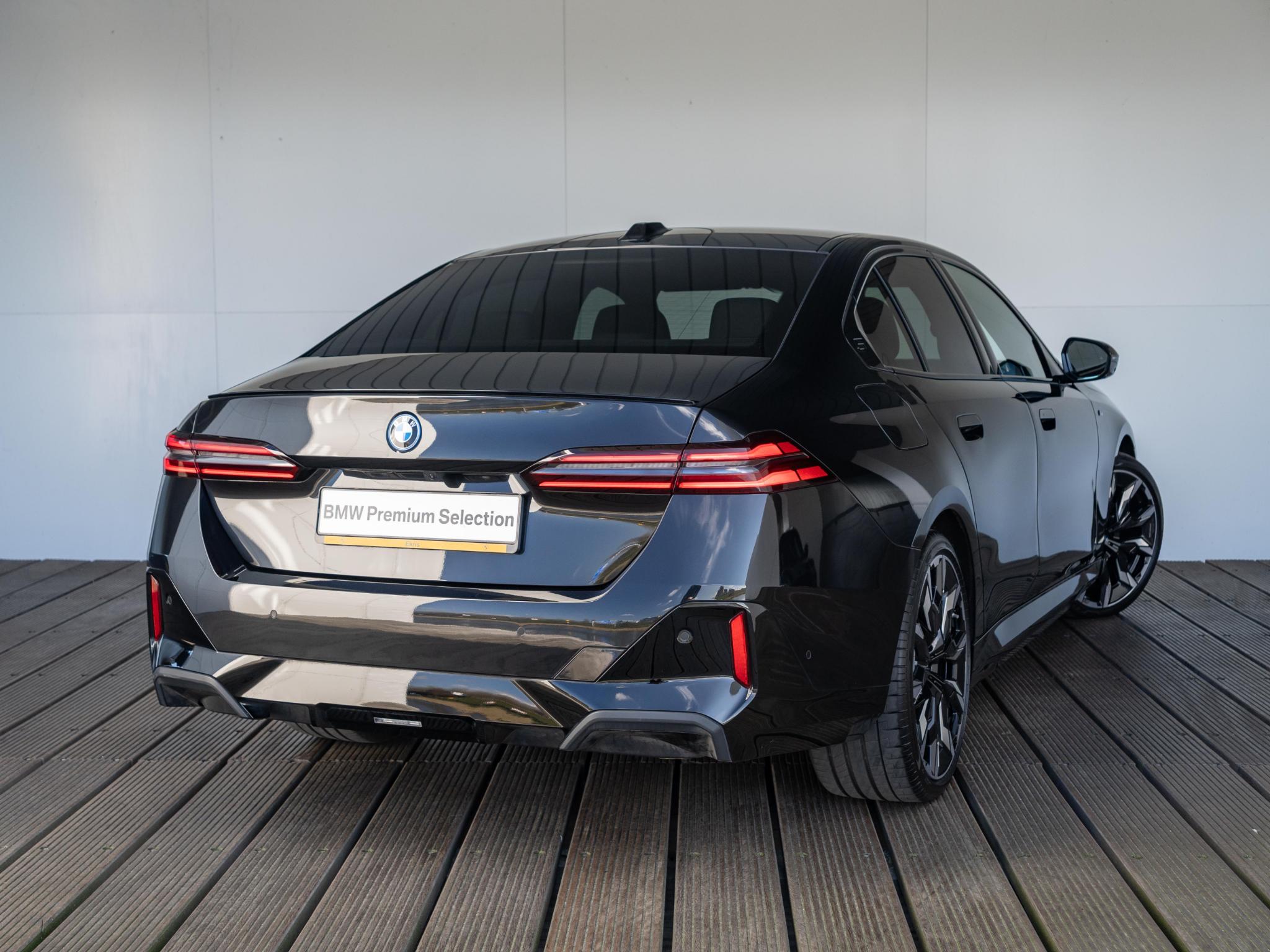 BMW 5 Serie 550e Sedan - Afbeelding 2
