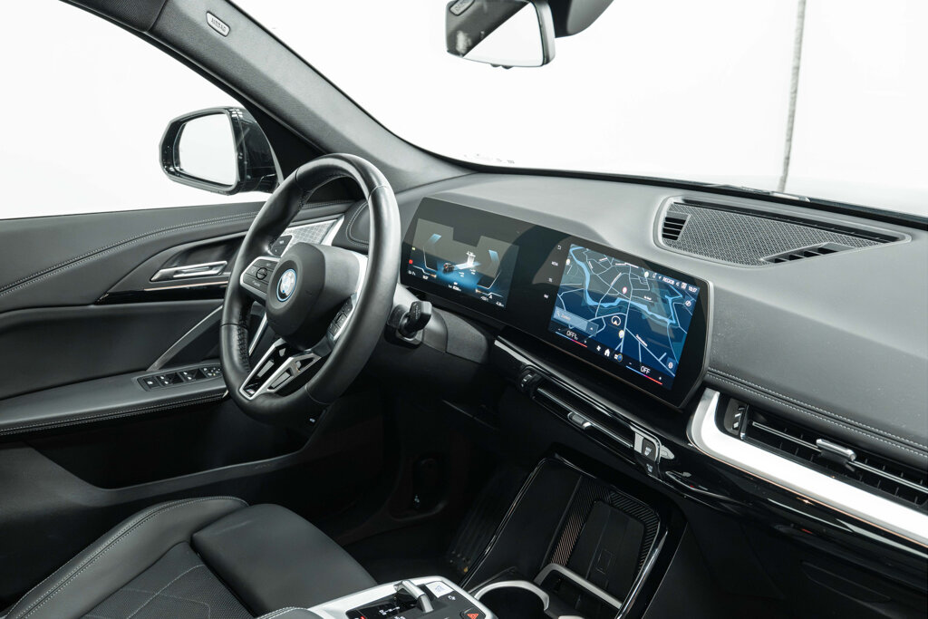BMW iX1 12