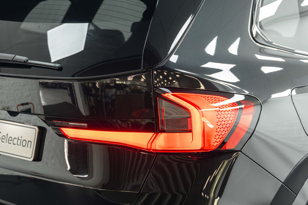 BMW iX1 18