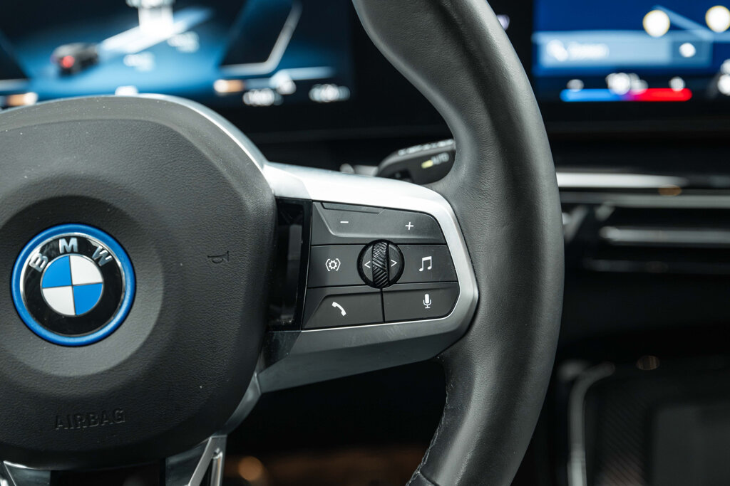 BMW iX1 37