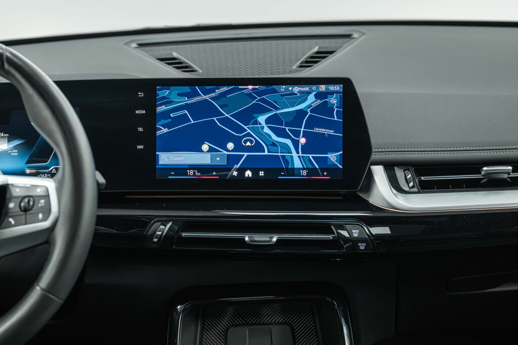 BMW iX1 38