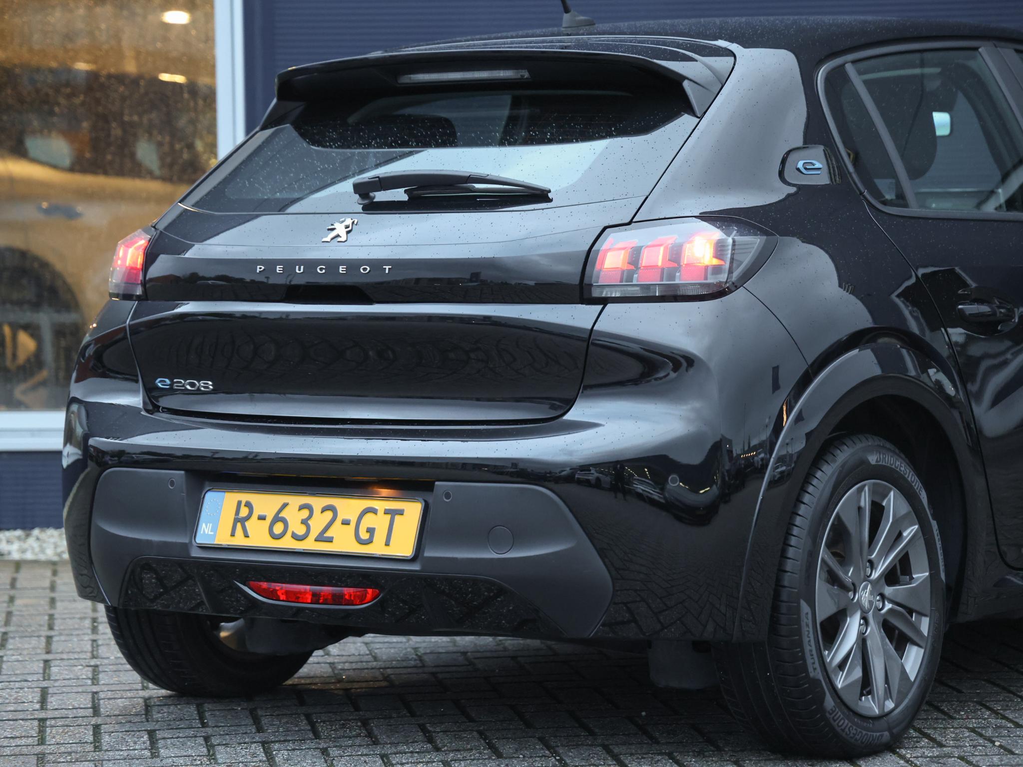 Peugeot e-208