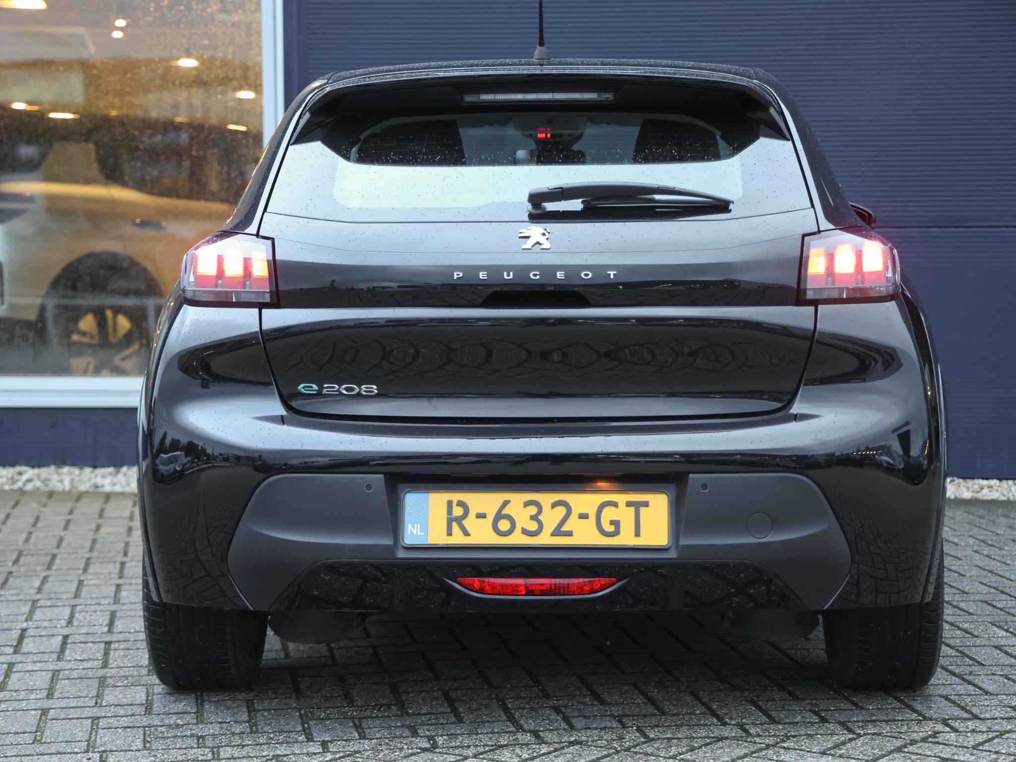 Peugeot e-208