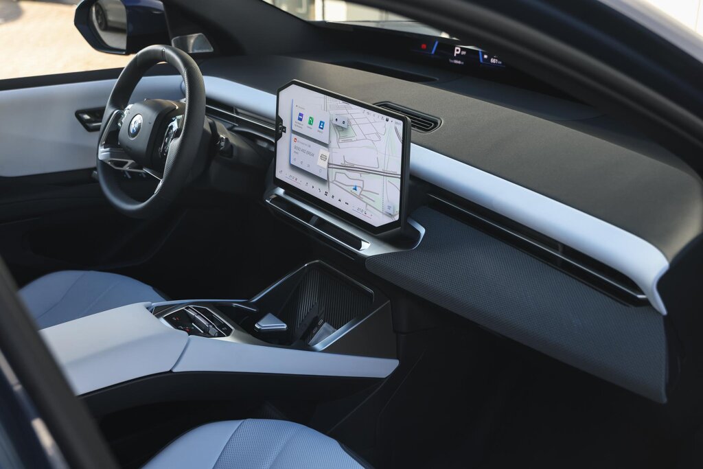 BMW iX3 11