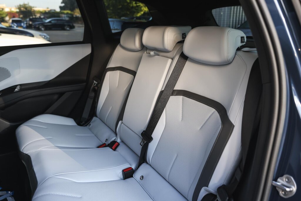 BMW iX3 13