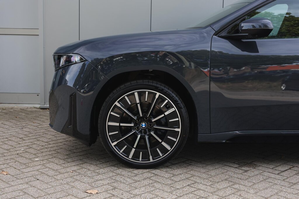 BMW iX3 4