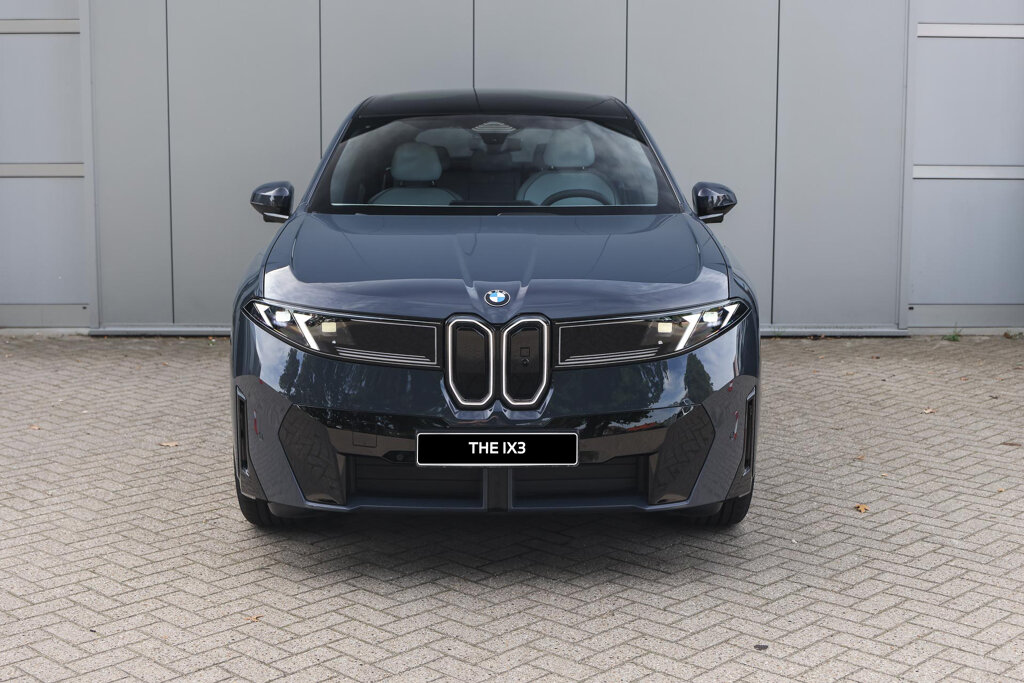 BMW iX3 5