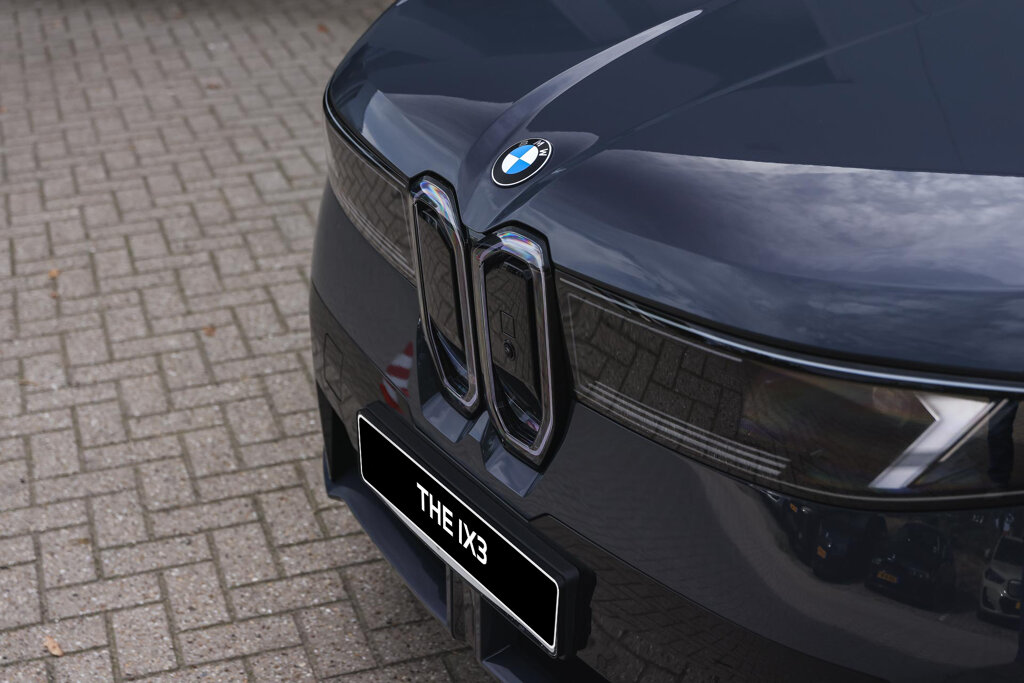 BMW iX3 27