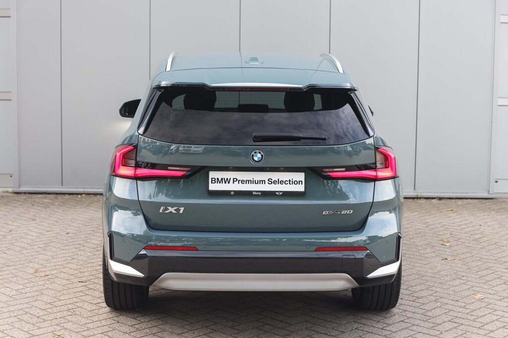BMW iX1 6