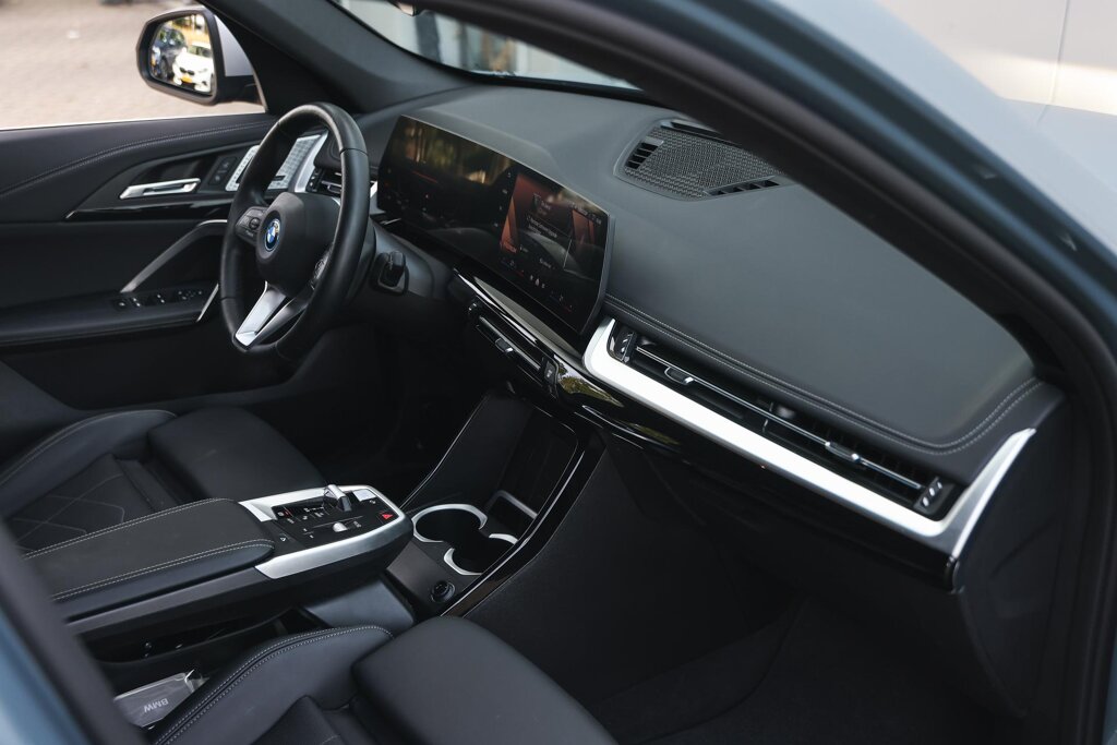 BMW iX1 10