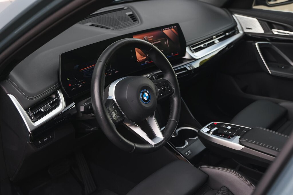 BMW iX1 11
