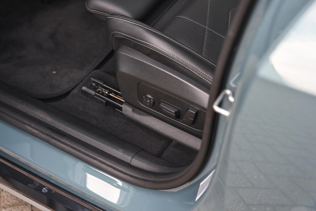 BMW iX1 12