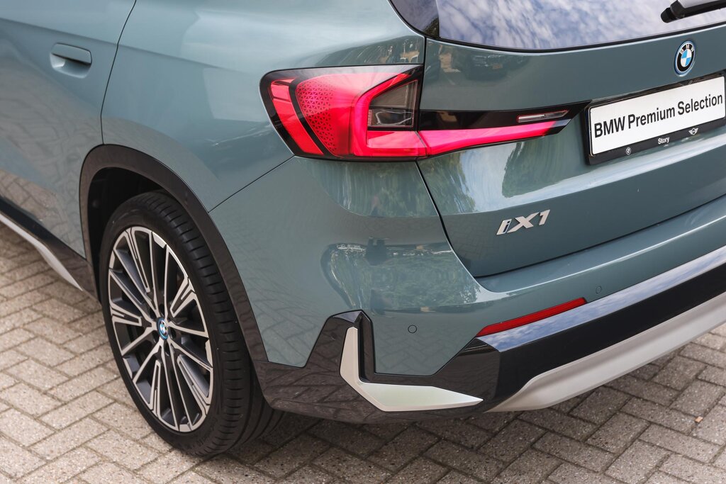BMW iX1 29