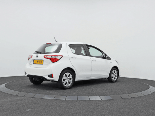 Toyota Yaris 1.5 Hybrid Active | 1e Eigenaar | Trekhaak | All-seasonbanden