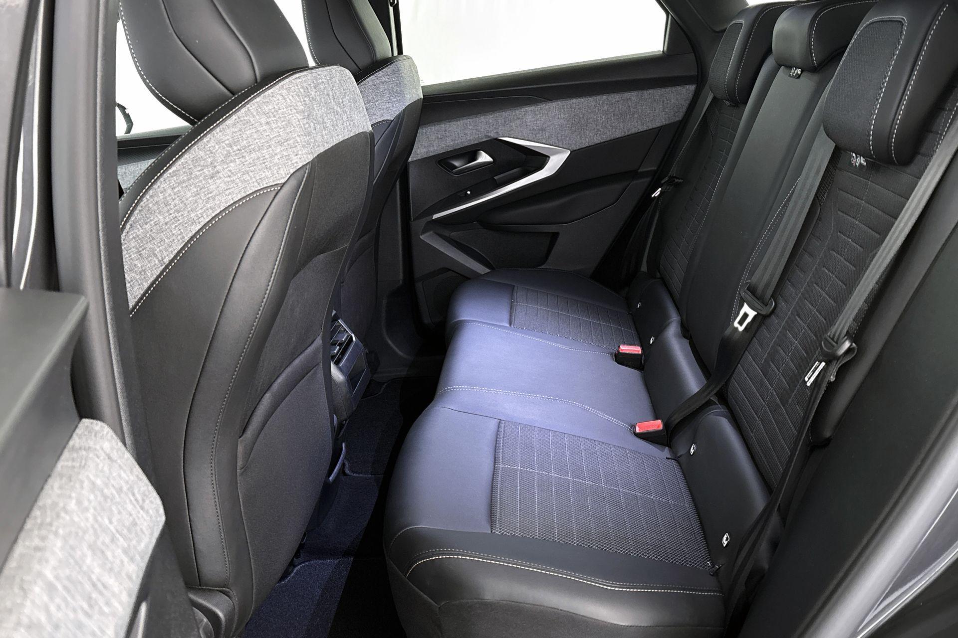 Peugeot e-3008
