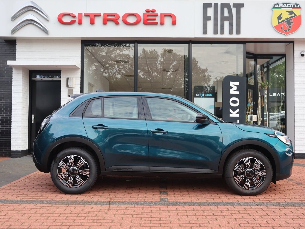 Fiat 600 1.2 Hybrid Turbo Charged 145PK Automaat Icon, Rijklaarprijs | Navigatie | Stoelverwarming | Camera | DAB+ Tuner | Apple Carplay - Afbeelding 3