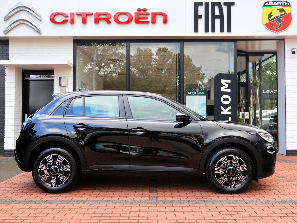 Fiat 600 1.2 Hybrid Turbo Charged 145pk Automaat Icon, Rijklaarprijs | Navigatie | Stoelverwarming | Camera | DAB+ Tuner | Apple Carplay - Afbeelding 3