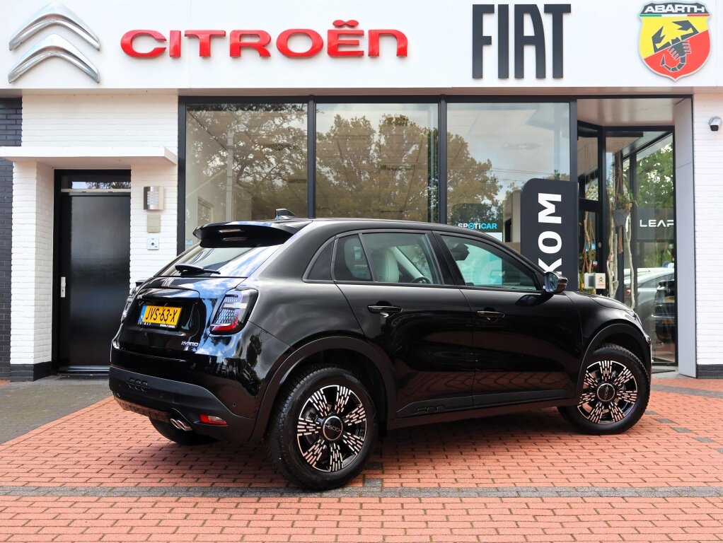 Fiat 600 1.2 Hybrid Turbo Charged 145pk Automaat Icon, Rijklaarprijs | Navigatie | Stoelverwarming | Camera | DAB+ Tuner | Apple Carplay - Afbeelding 4