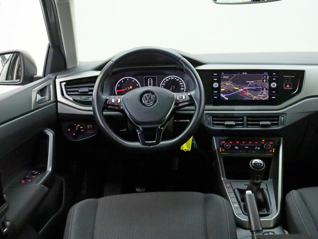 Volkswagen Polo 1.0 MPI ComfortLine | Navigatie | Cruise | Stoelverwarming - Afbeelding 3