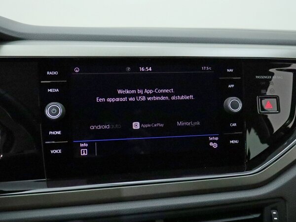 Apple Carplay/Android Auto Apple Carplay/Android Auto