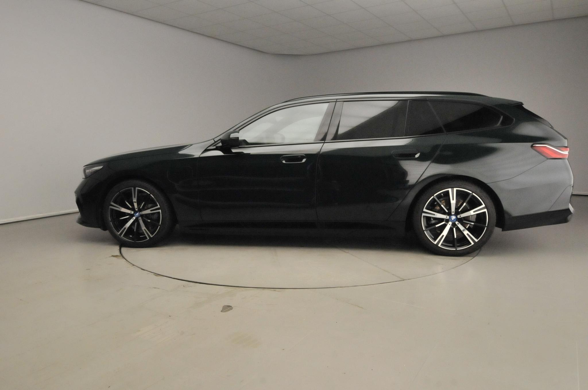 BMW 5 Serie Touring 530e - Afbeelding 2