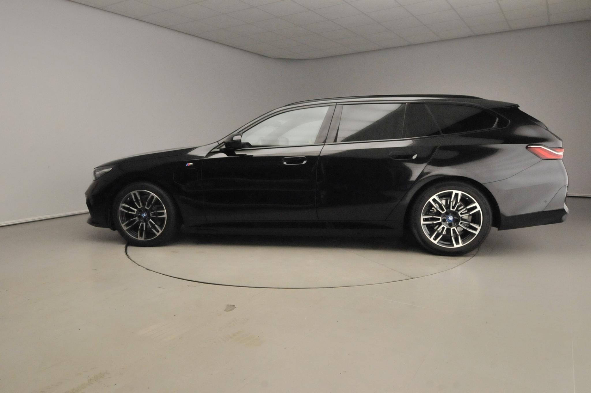 BMW 5 Serie Touring 530e - Afbeelding 2