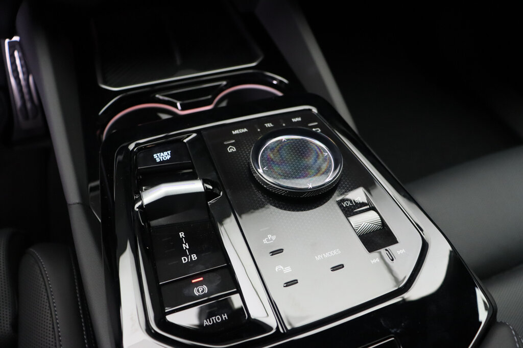 BMW i5 19