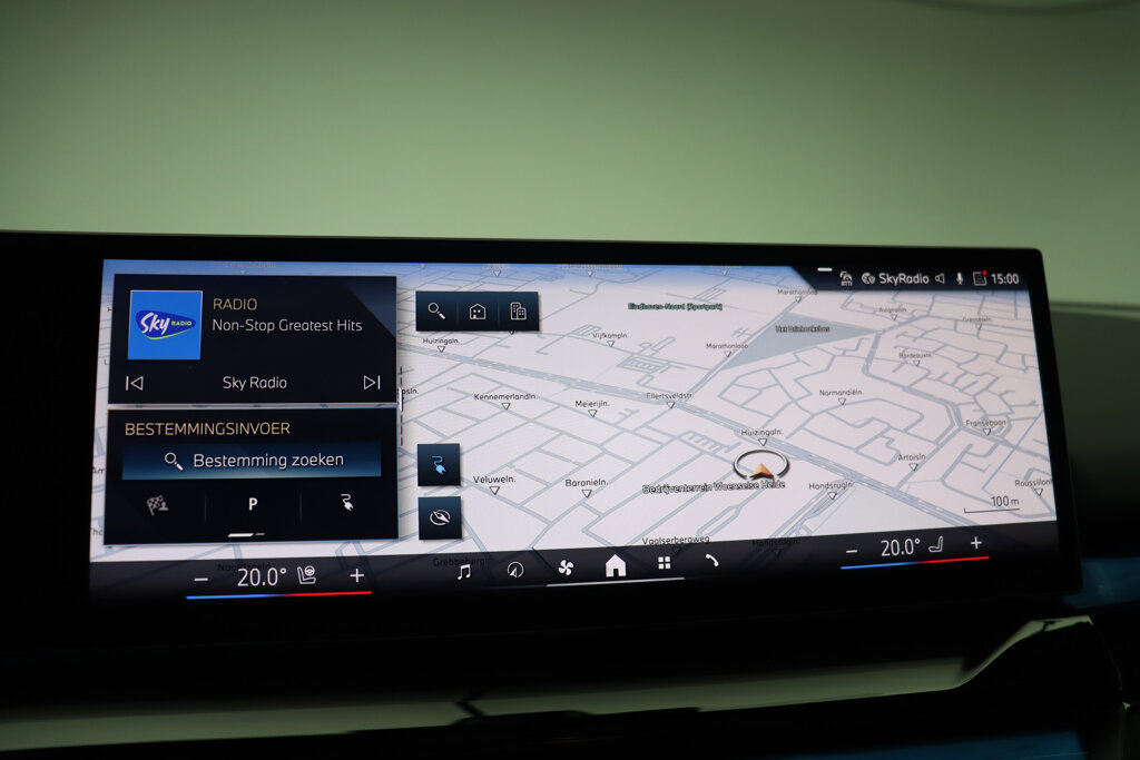 BMW i5 23